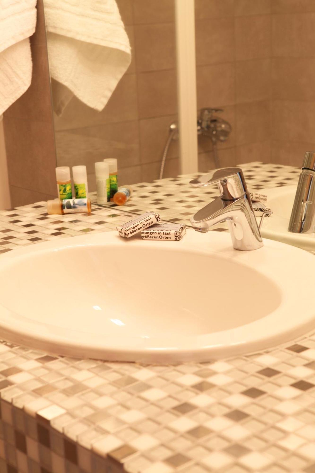 Hotel Alfa Едеса Екстер'єр фото