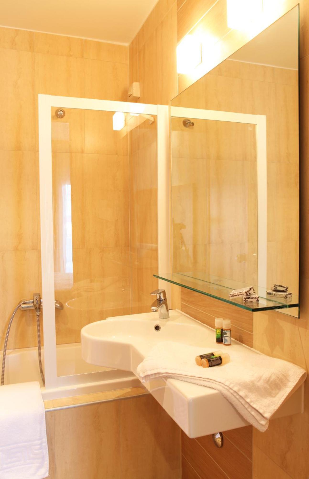 Hotel Alfa Едеса Екстер'єр фото