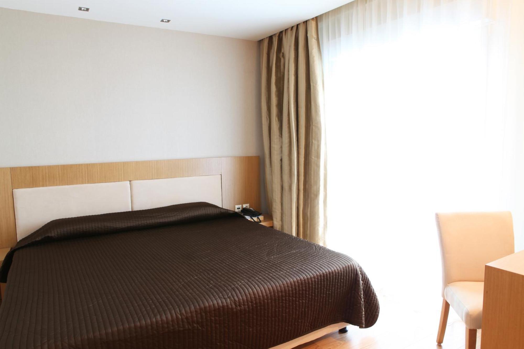 Hotel Alfa Едеса Екстер'єр фото
