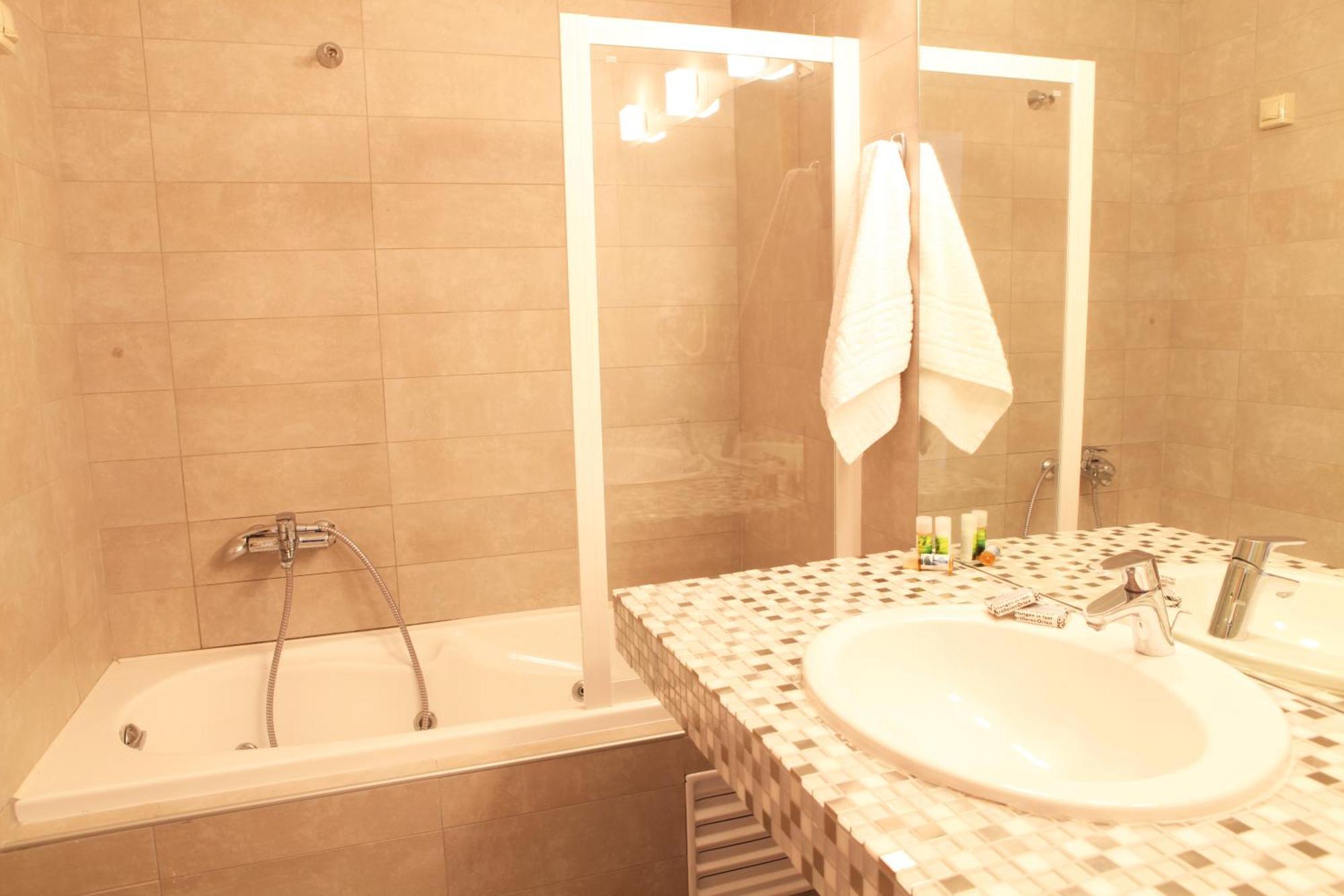 Hotel Alfa Едеса Екстер'єр фото